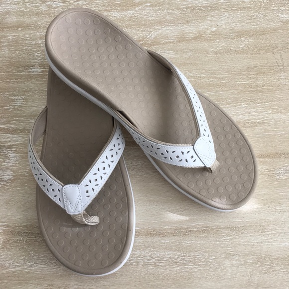 white vionic flip flops